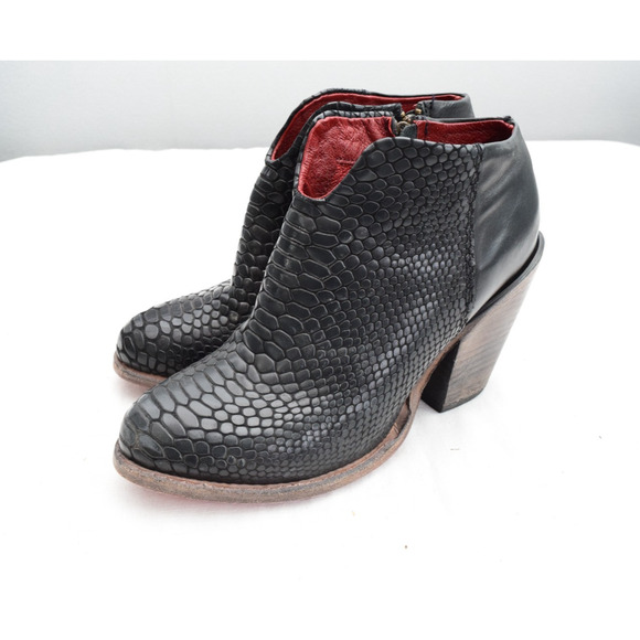 Freebird by Steven Shoes - Freebird Detroit Snakeskin Boot Sz 9 Women’s Black Ankle Bootie Side Zip